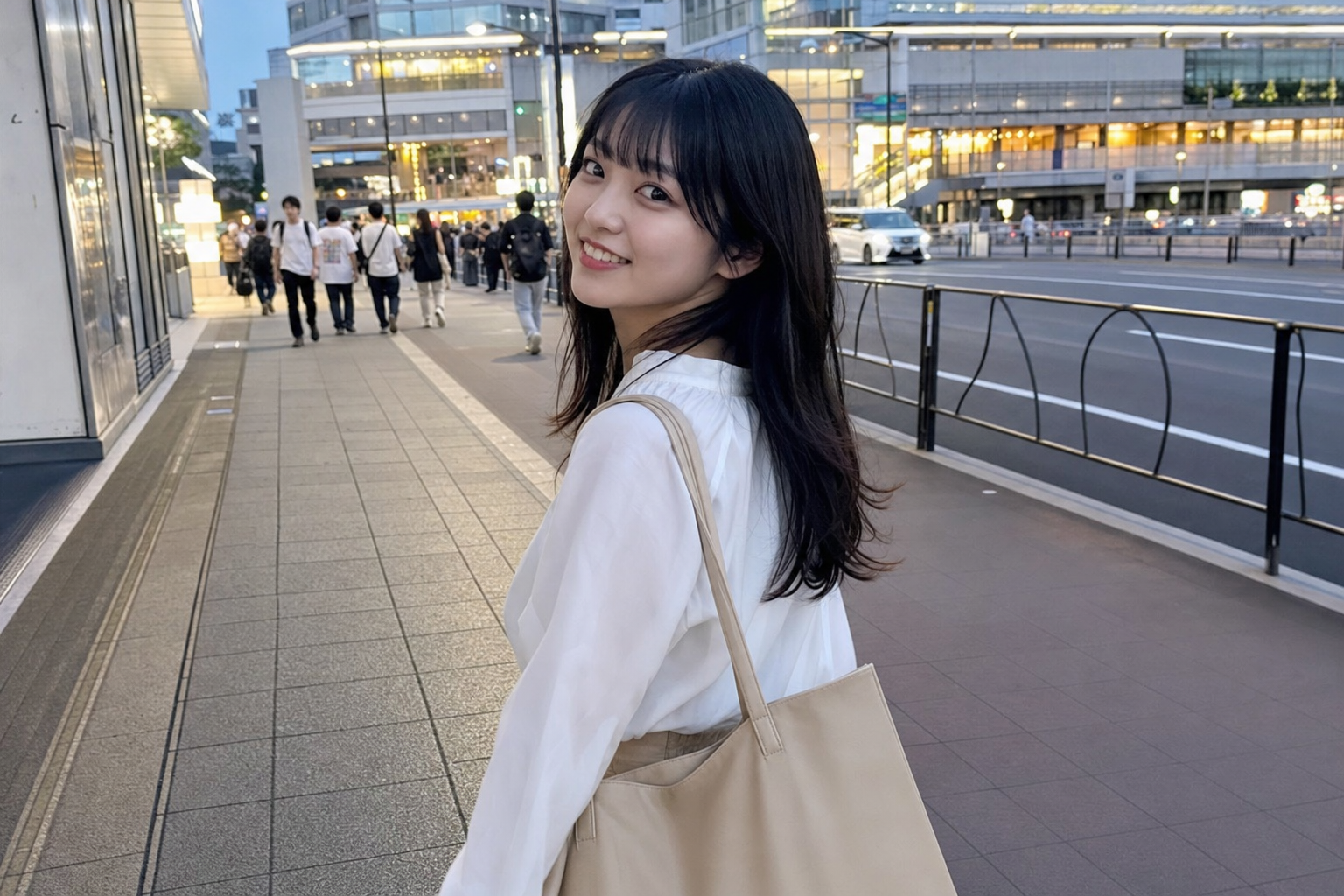 夕方の池袋。カフェのあと駅まで歩いた